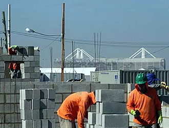 Indústria da construção usa 57% da capacidade em março